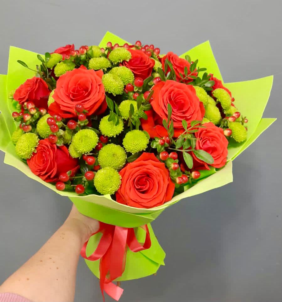 Букет цветов из: Хризантемы и Розы в Спасском Приморского края