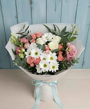 Букет цветов из:  Розы, Лизиантусы и Хризантемы в Спасском Приморского края