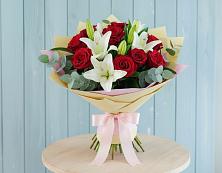 Букет цветов из:  Лилии и Розы в Спасском Приморского края