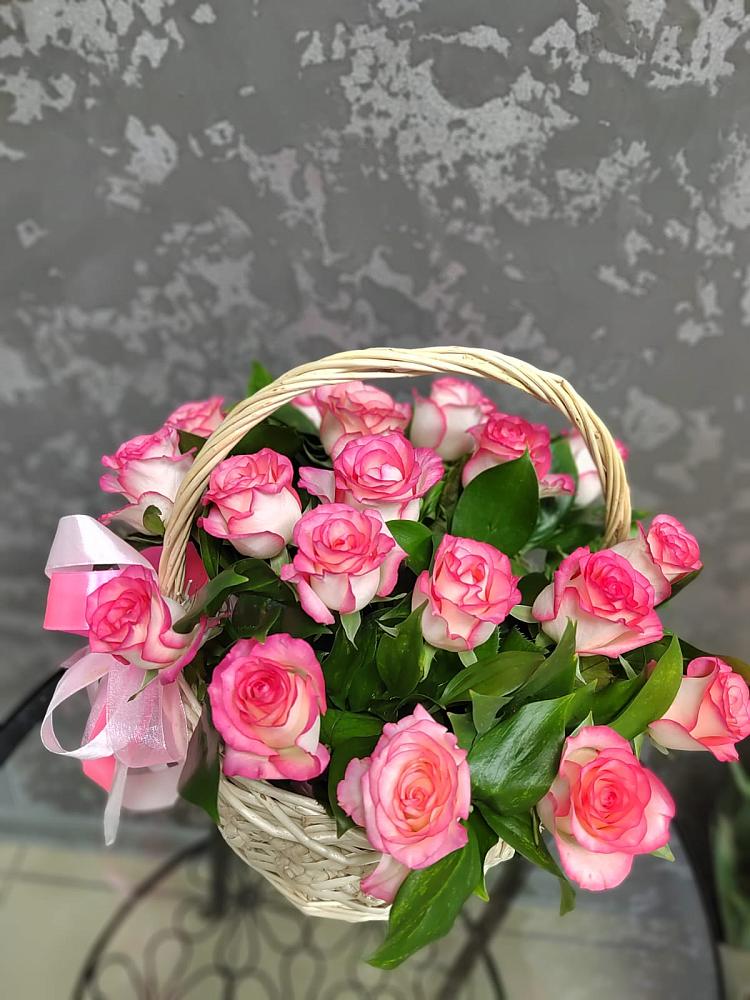 Цветочная композиция из Розы в корзине в Спасском Приморского края