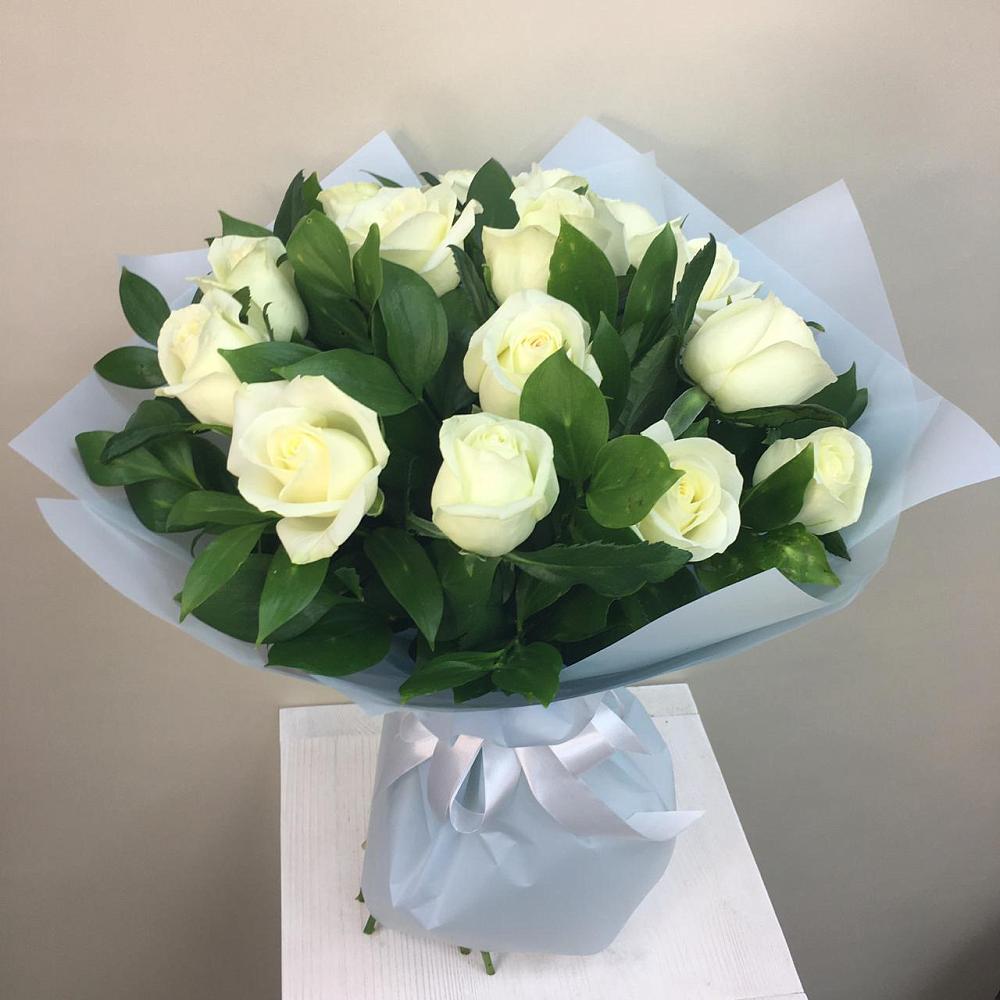 Букет 15 Белых роз Проуд в Спасском Приморского края