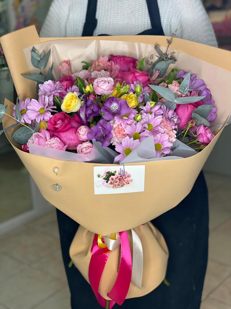 Букет цветов из: Хризантемы, Гвоздики и Альстромерии в Спасском Приморского края