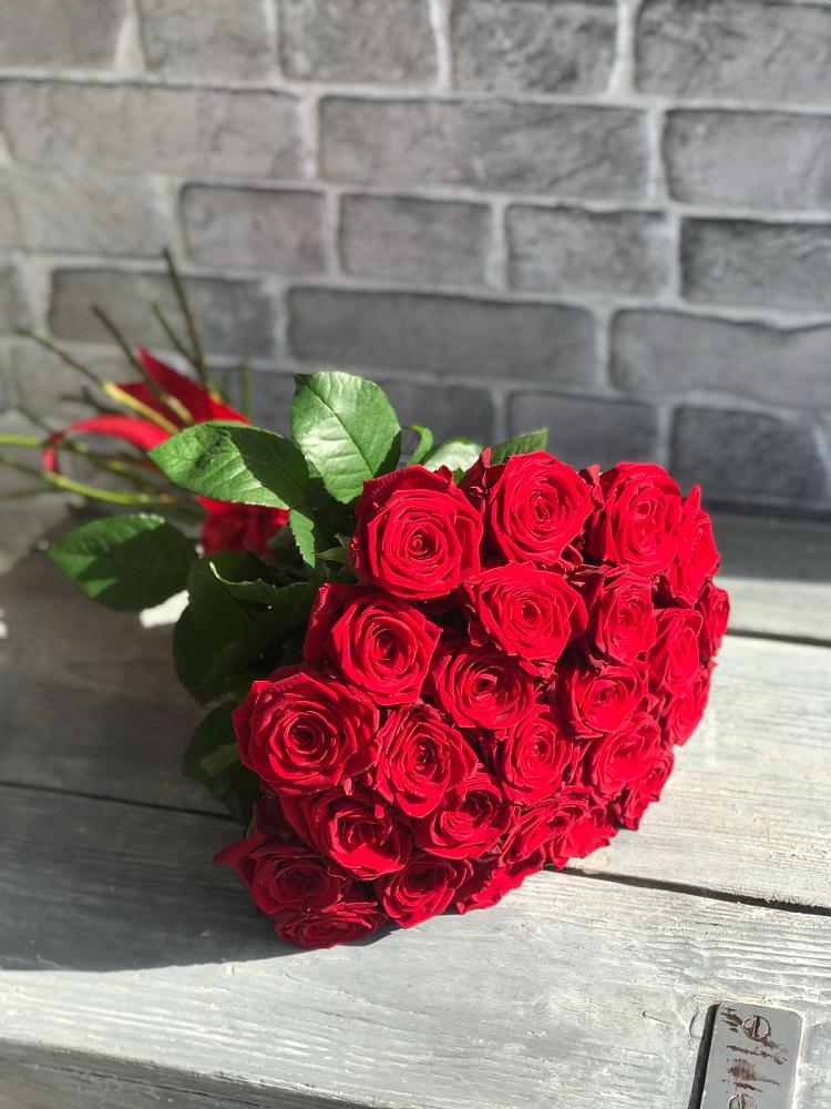 Букет Красные розы Фридом в Спасском Приморского края