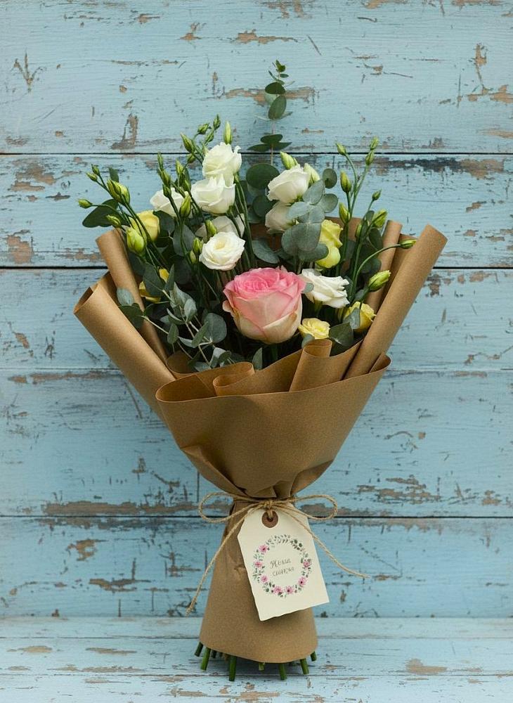 Букет цветов из: Розы и Лизиантусы в Спасском Приморского края