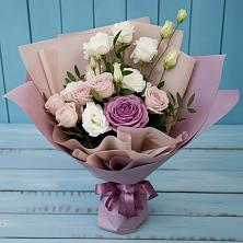 Букет цветов из:  Розы и Лизиантусы в Спасском Приморского края