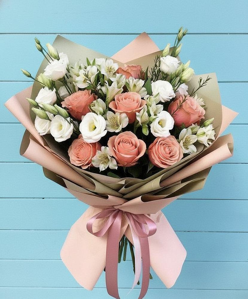 Букет цветов из: Розы, Альстромерии и Лизиантусы в Спасском Приморского края