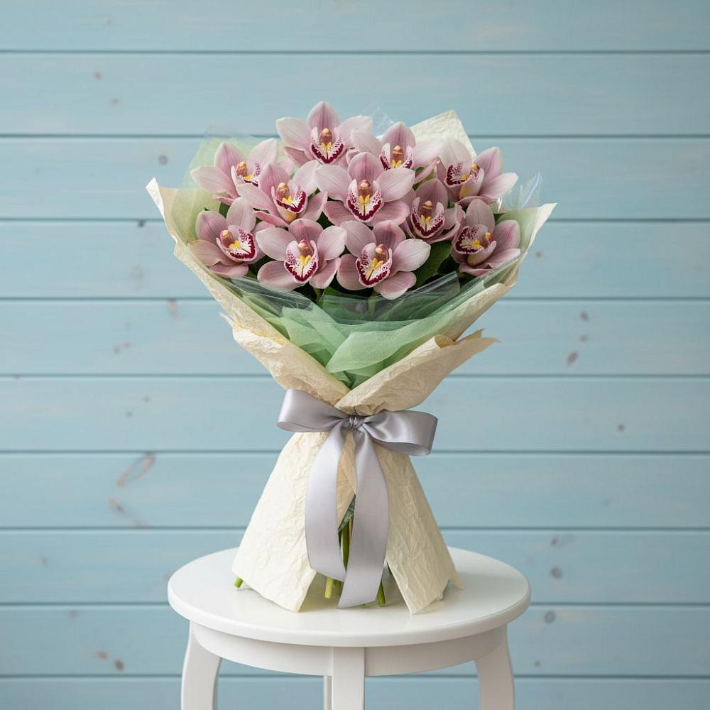 Букет цветов из: Орхидеи и Розы в Спасском Приморского края