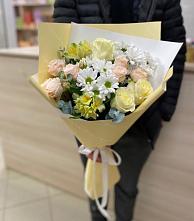 Букет цветов из:  Альстромерии, Розы и Хризантемы в Спасском Приморского края
