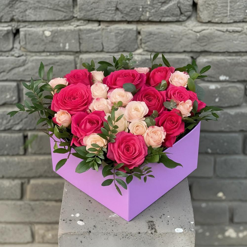 Цветочная композиция из Розы в коробке в Спасском Приморского края