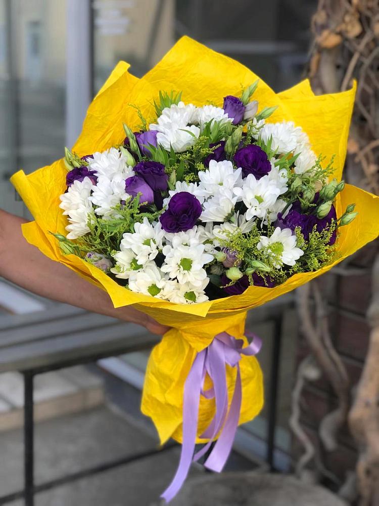 Букет цветов из: Ирисы, Хризантемы и Ромашки в Спасском Приморского края
