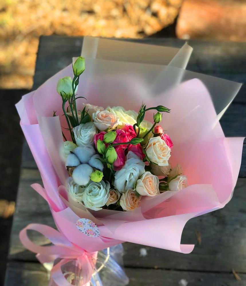 Букет цветов из: Розы и Лизиантусы в Спасском Приморского края