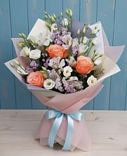 Букет цветов из:  Лизиантусы, Розы, Альстромерии и Гипсофила в Спасском Приморского края