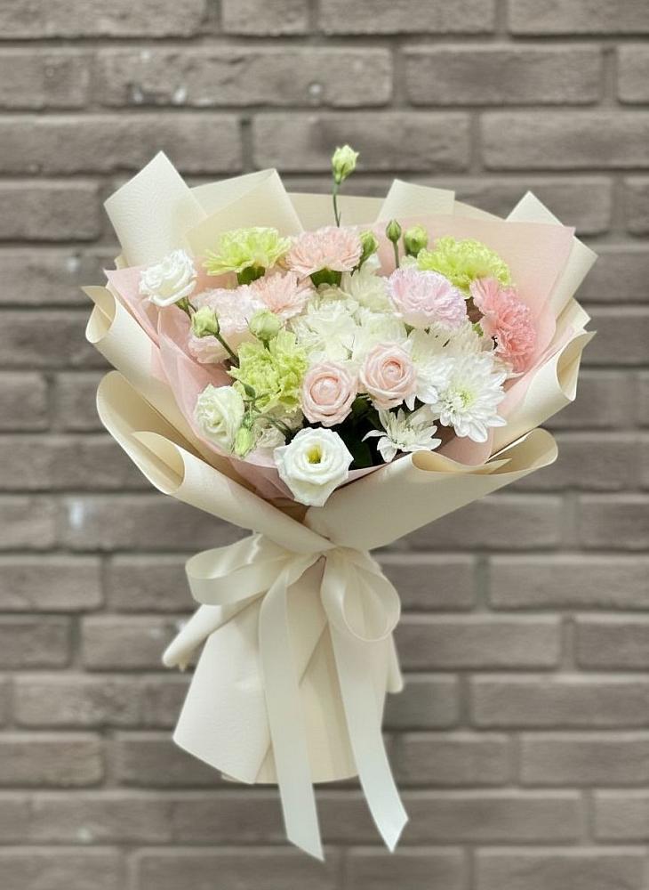 Букет цветов из: Гвоздики, Розы, Лизиантусы и Хризантемы в Спасском Приморского края