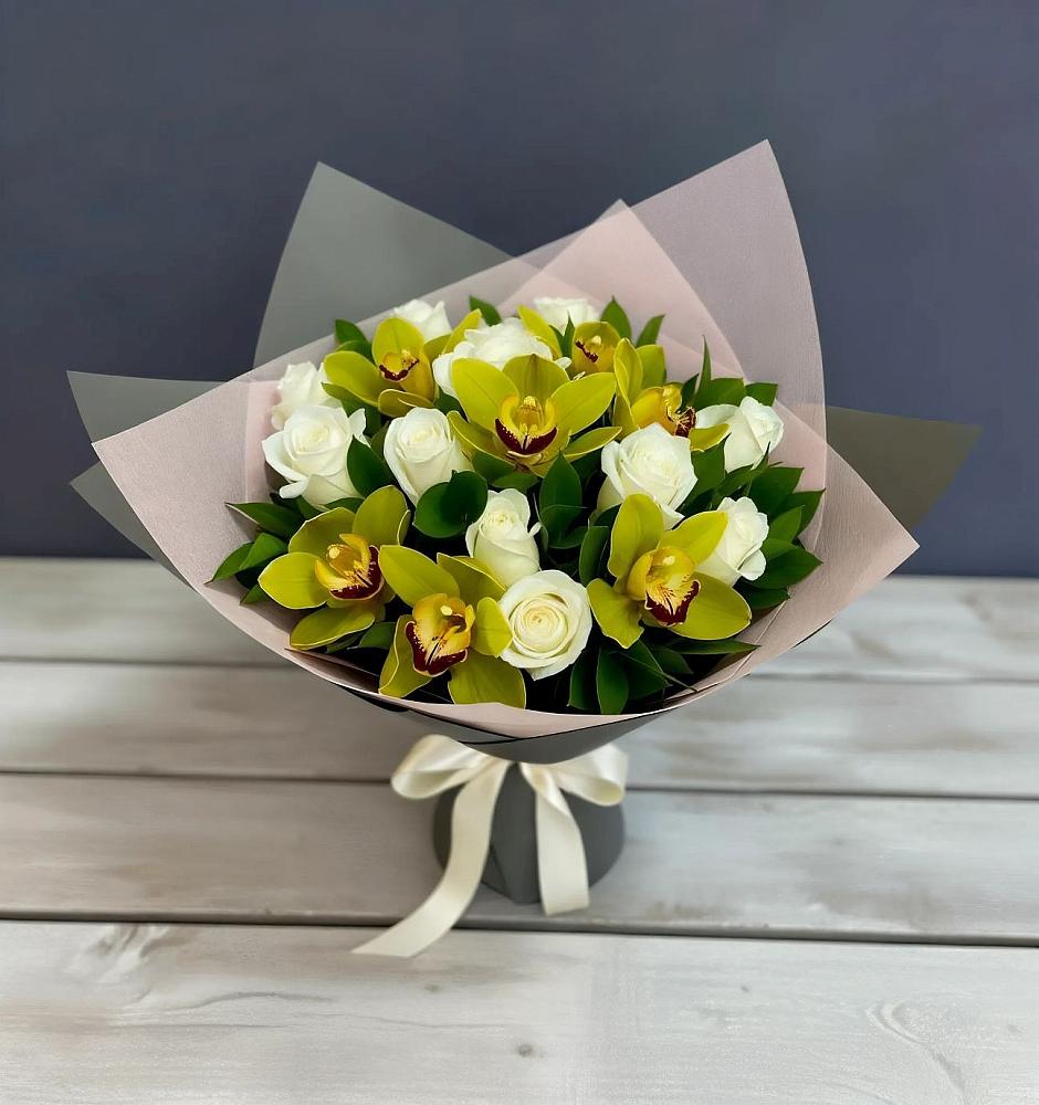 Букет цветов из: Орхидеи и Розы в Спасском Приморского края