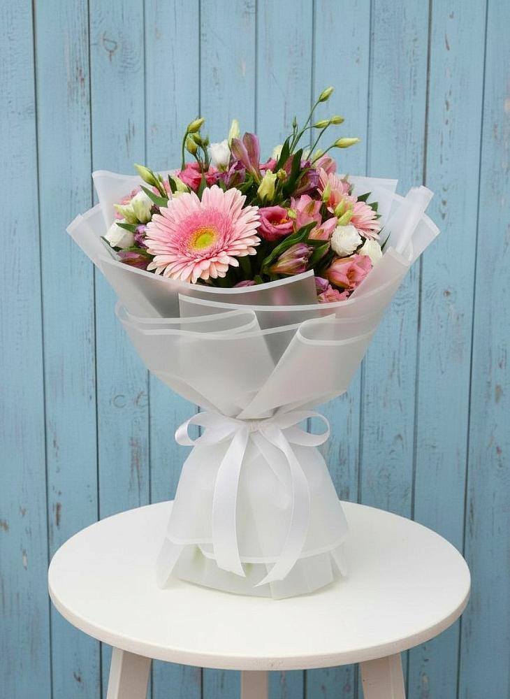 Букет цветов из: Герберы, Альстромерии и Лизиантусы в Спасском Приморского края