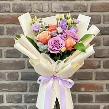 Букет цветов из:  Лизиантусы и Розы #REPLACE_PRED# Спасском Приморского края