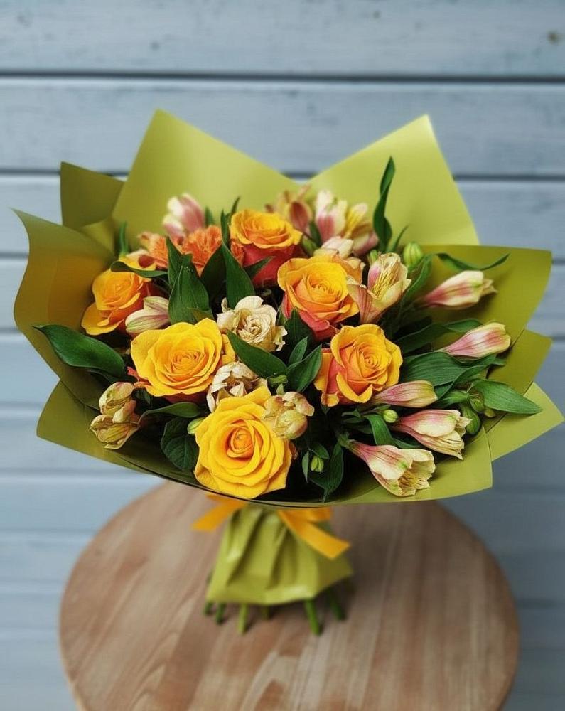 Букет цветов из: Альстромерии и Розы в Спасском Приморского края