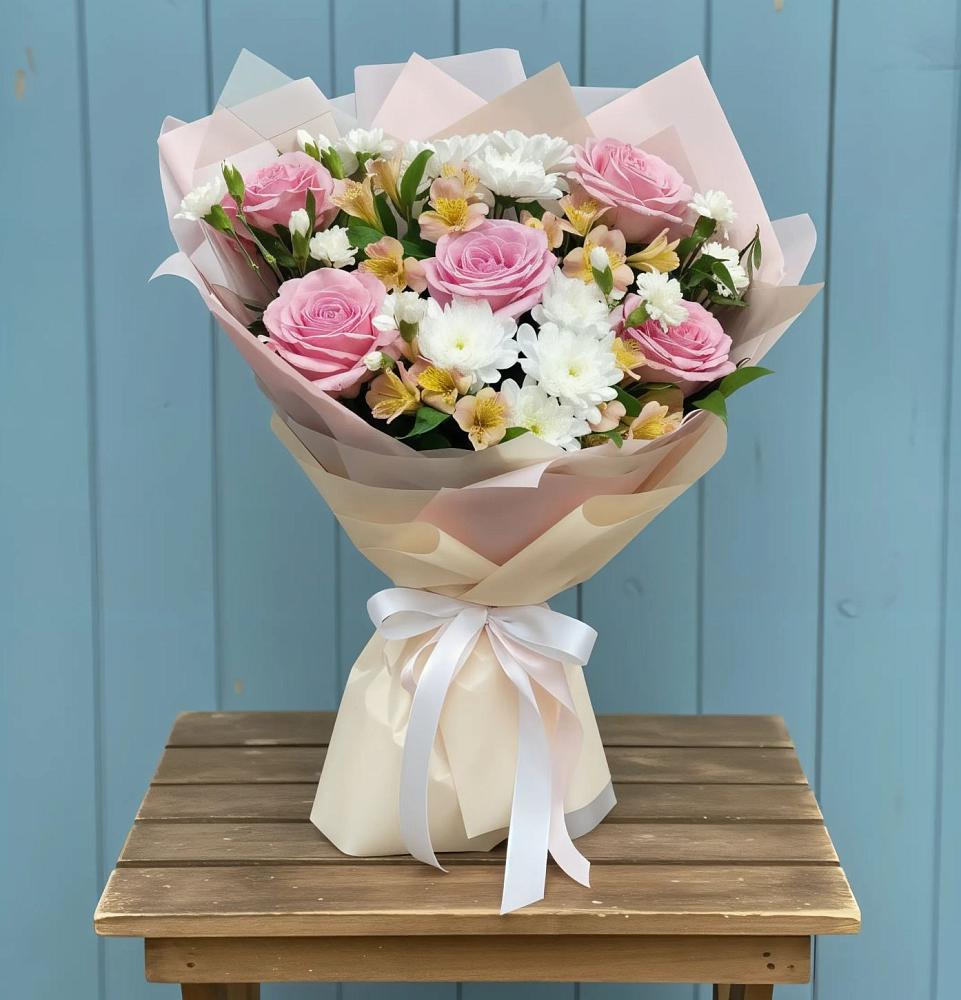 Букет цветов из: Гвоздики, Орхидеи и Розы в Спасском Приморского края