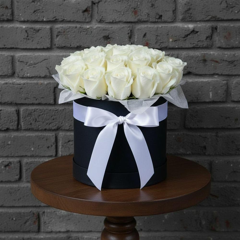 Цветочная композиция из Розы в шляпной коробке в Спасском Приморского края