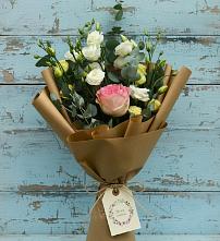 Букет цветов из:  Розы и Лизиантусы в Спасском Приморского края