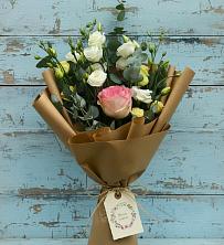 Букет цветов из:  Розы и Лизиантусы в Спасском Приморского края