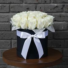 Цветочная композиция из Розы в шляпной коробке в Спасском Приморского края